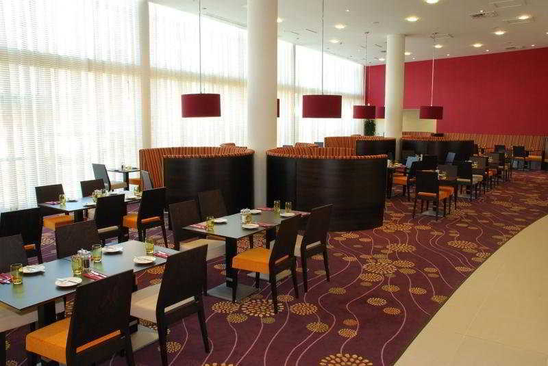 Courtyard By Marriott London Gatwick Airport Hotel Crawley  Restaurant photo